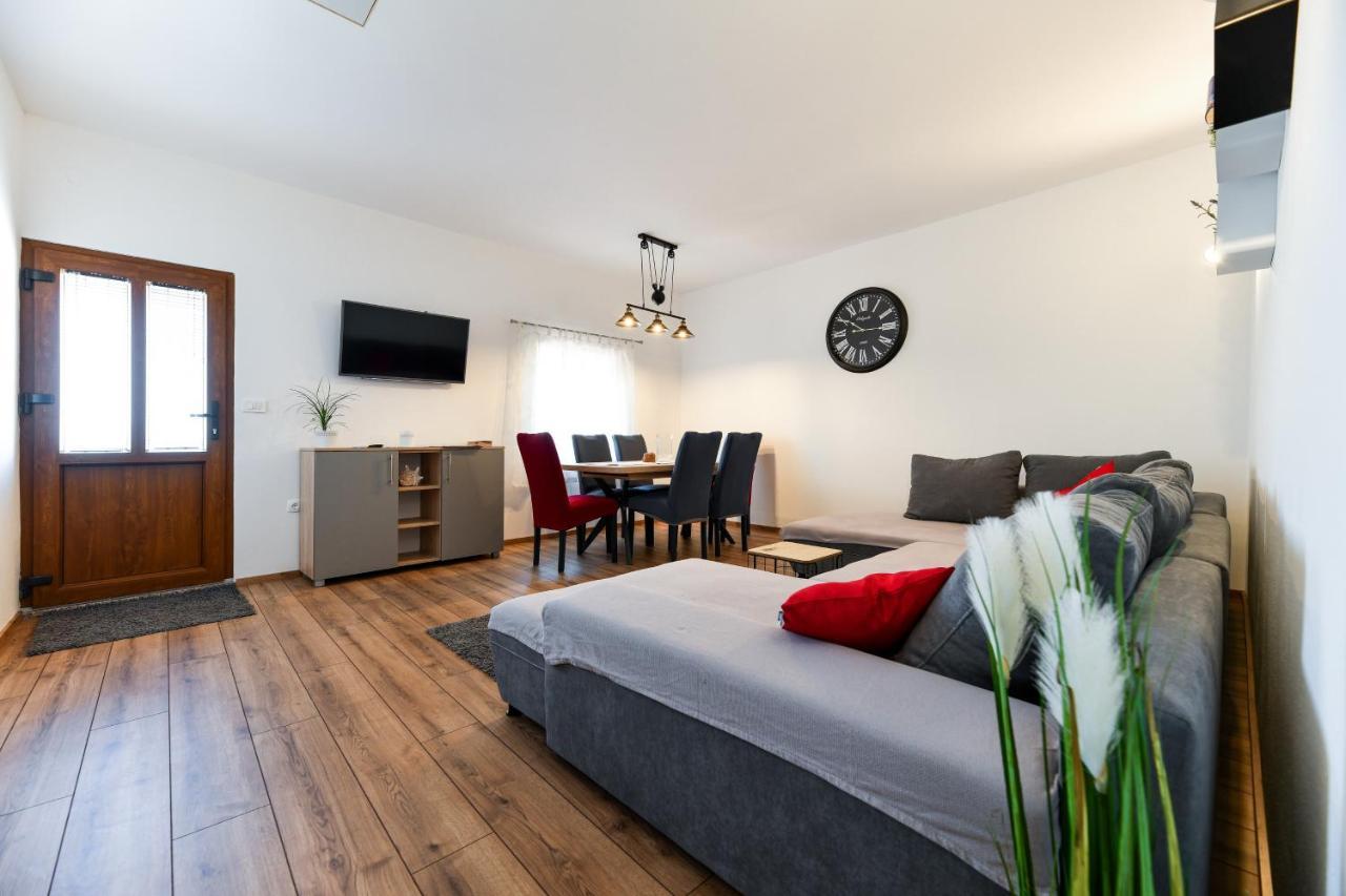 Holiday Home Skevini Dvori Starigrad Paklenica Exteriér fotografie
